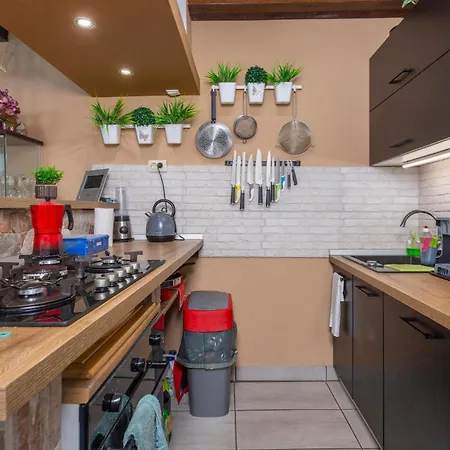 2 Bedroom Awesome In Dom wakacyjny Polje (Krk)